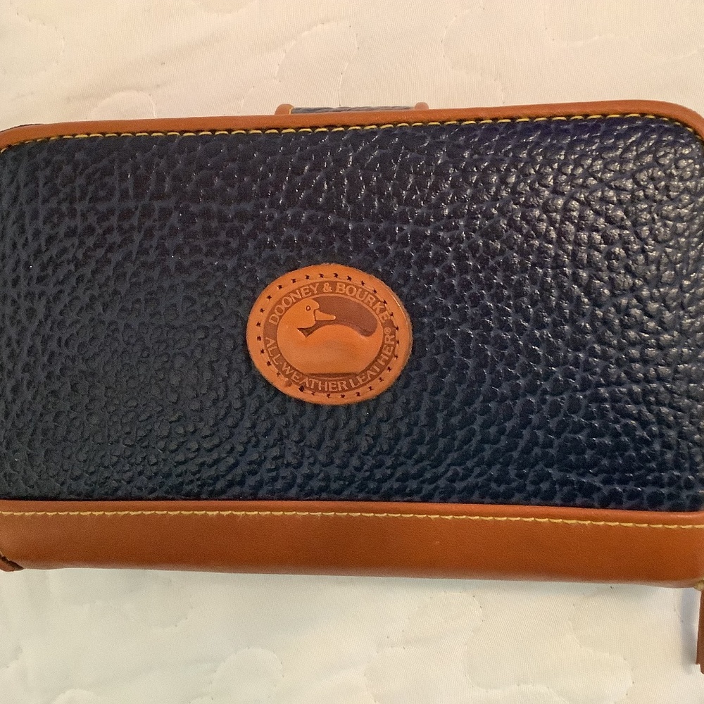 Dooney & Bourke Vintage Navy Blue & Tan Zip Around Wallet